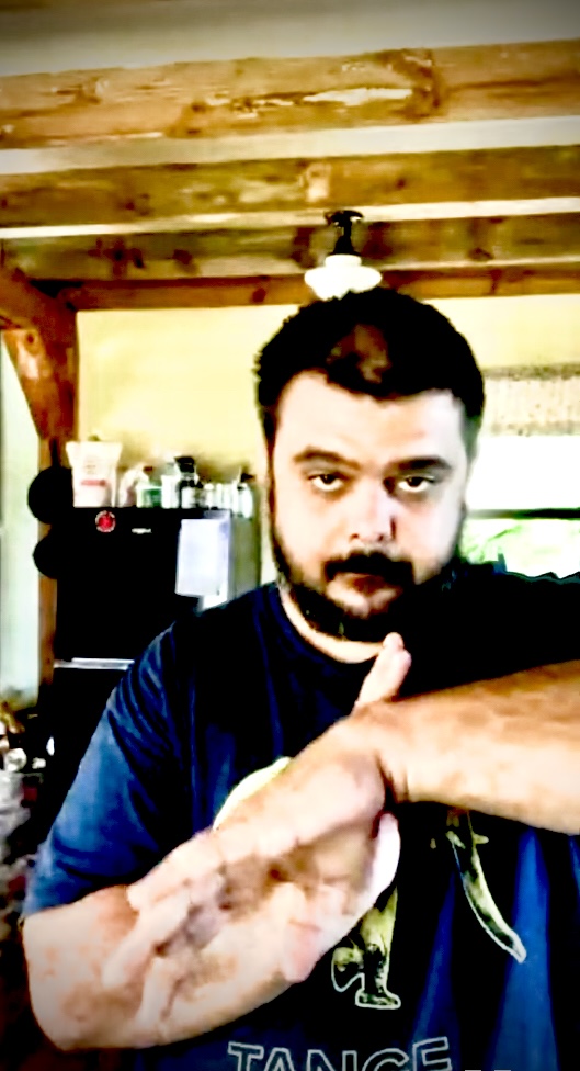 Justin performing bon sao from Wing Chun